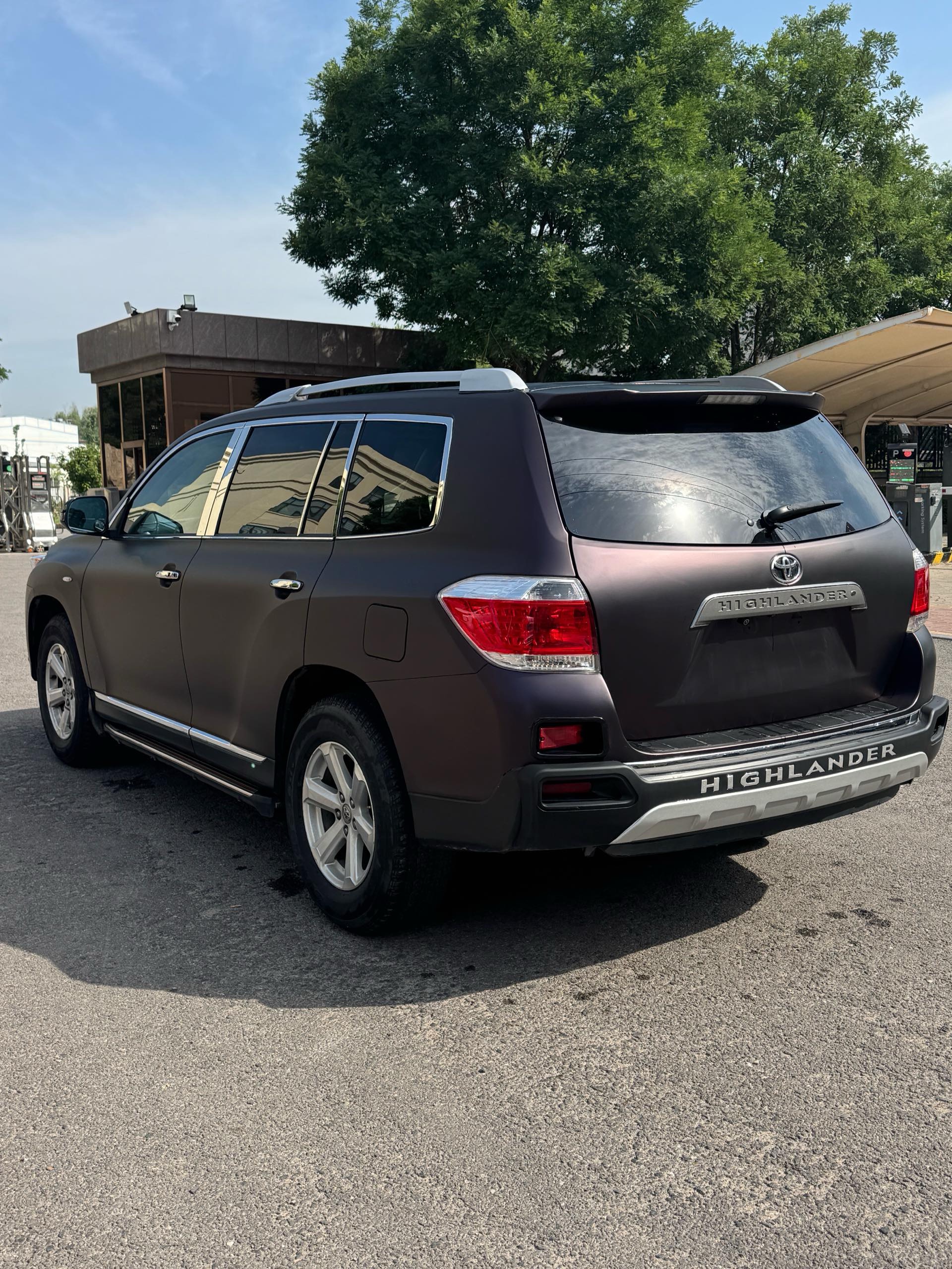 Toyota 2012 Highlander 3.5 AWD 7-Seater Elite — 5