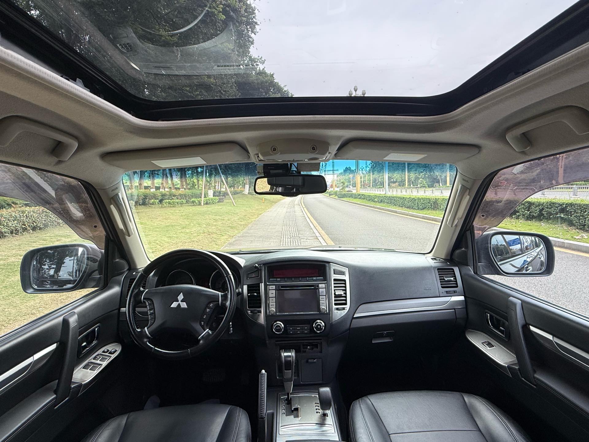 Mitsubishi Pajero (Imported) 2016 Pajero 3.0 Luxury Edition — 7