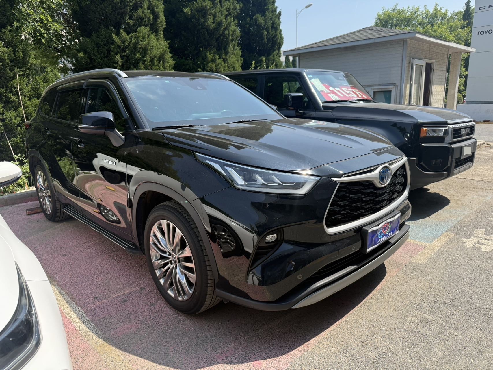 Toyota 2022 Highlander Hybrid 2.5 CVT 4WD Prestige 7-seater — 3