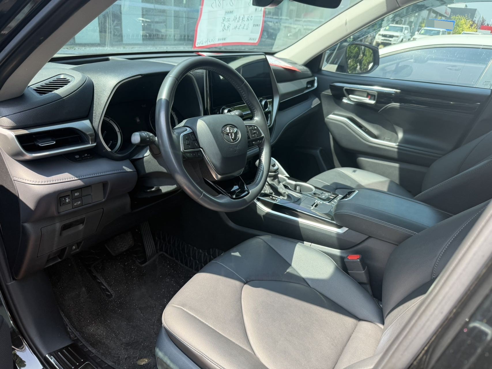 Toyota 2022 Highlander Hybrid 2.5 CVT 4WD Prestige 7-seater — 4