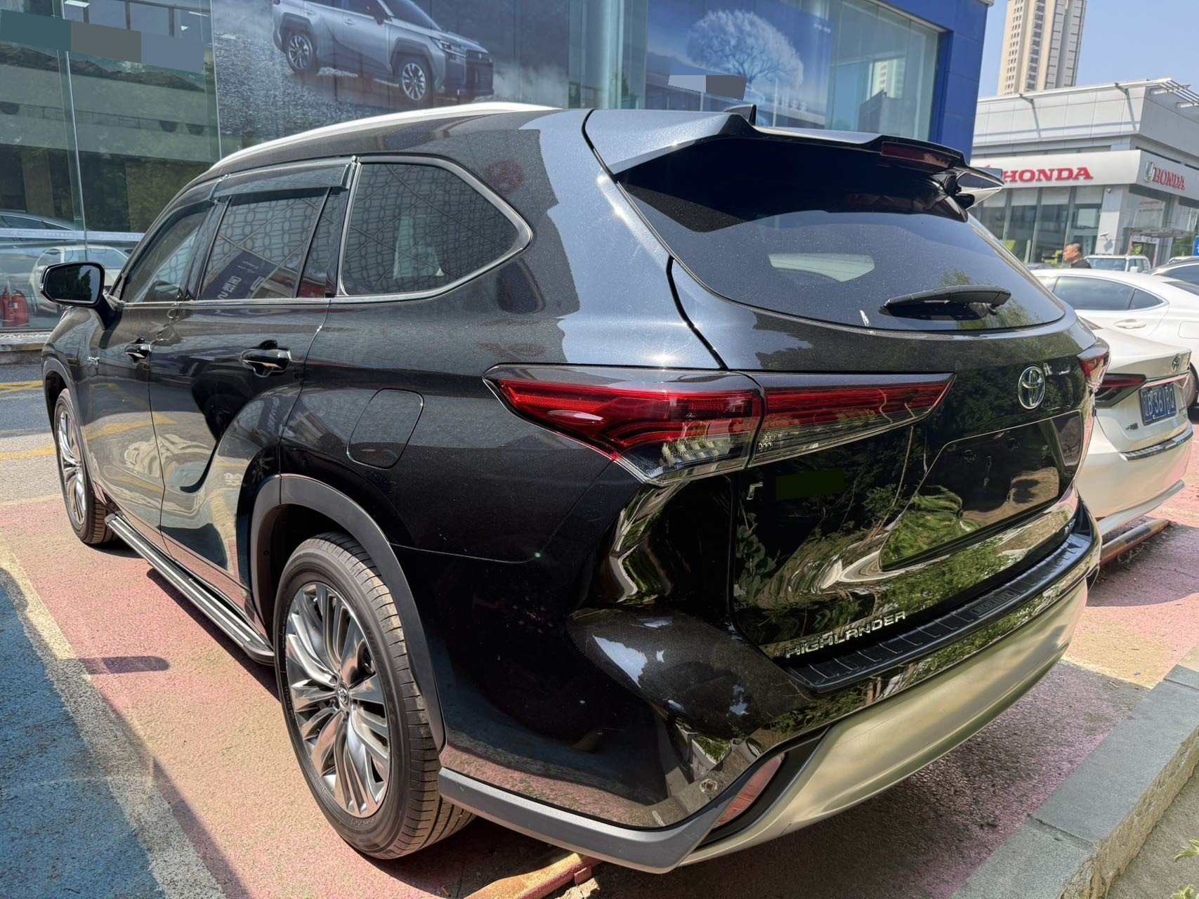 Toyota 2022 Highlander Hybrid 2.5 CVT 4WD Prestige 7-seater — 7