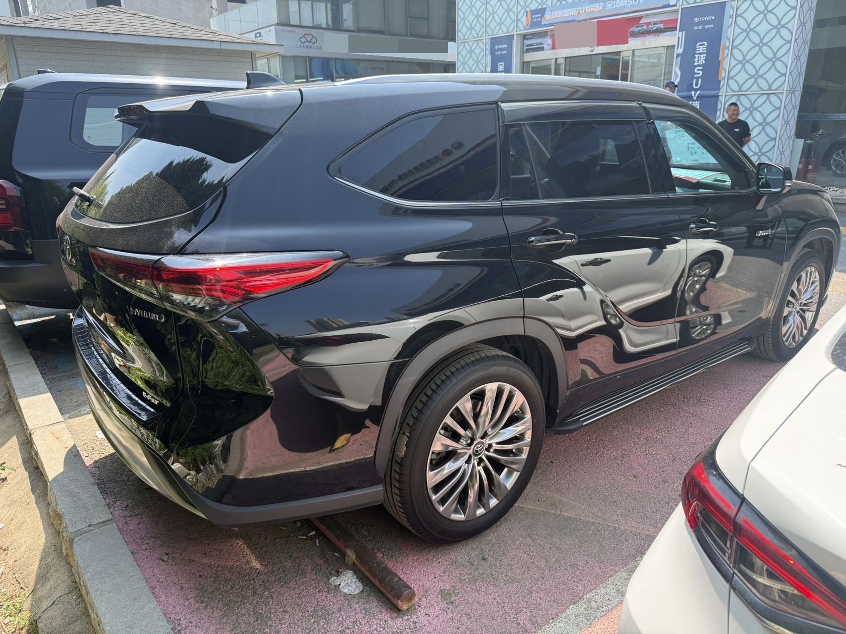 Toyota 2022 Highlander Hybrid 2.5 CVT 4WD Prestige 7-seater — 8
