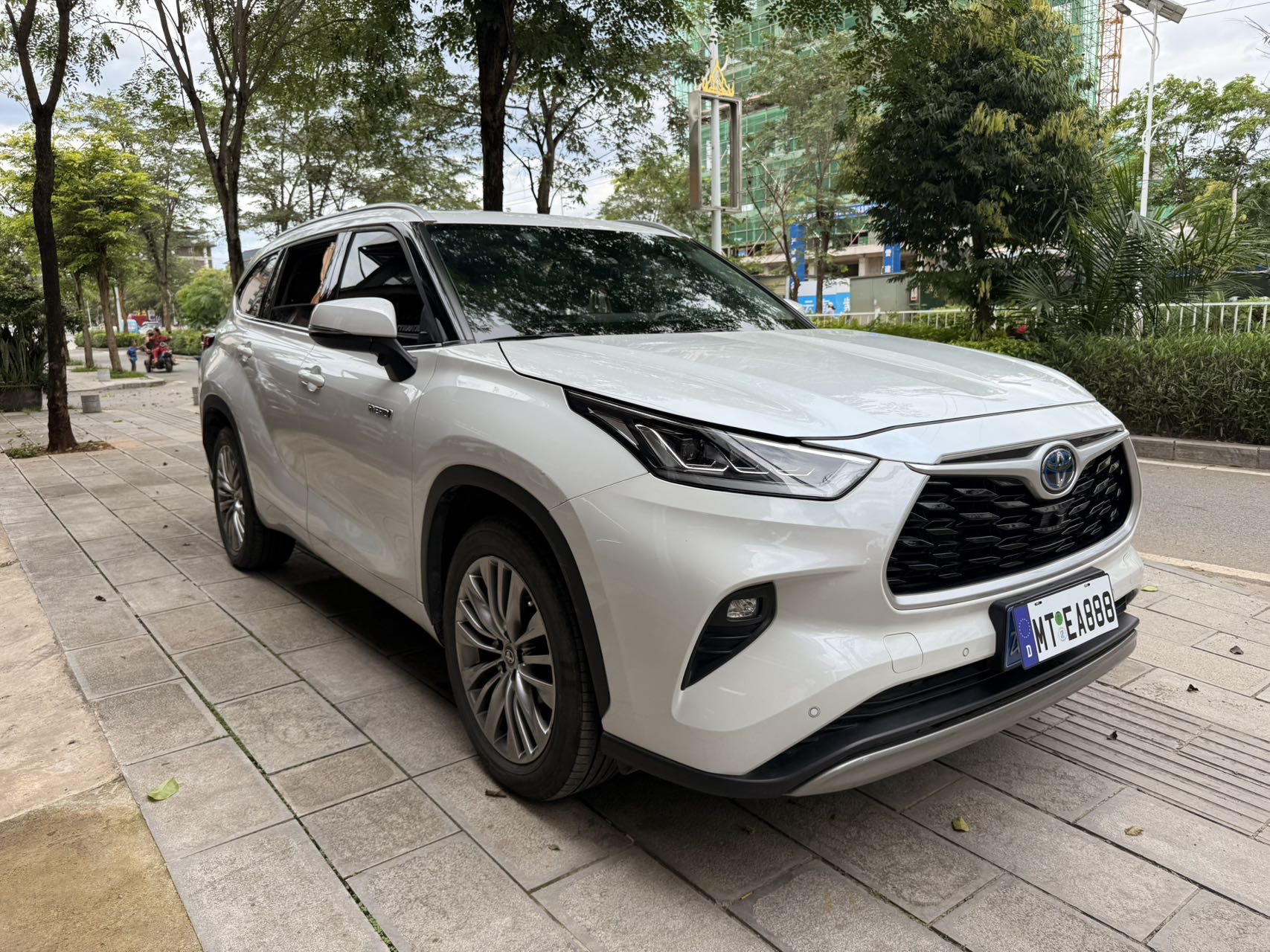 Toyota 2022 Highlander Hybrid 2.5 CVT 4WD Prestige 7-seater — 3