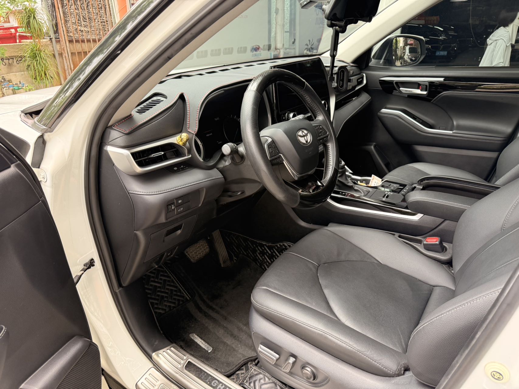 Toyota 2022 Highlander Hybrid 2.5 CVT 4WD Prestige 7-seater — 4