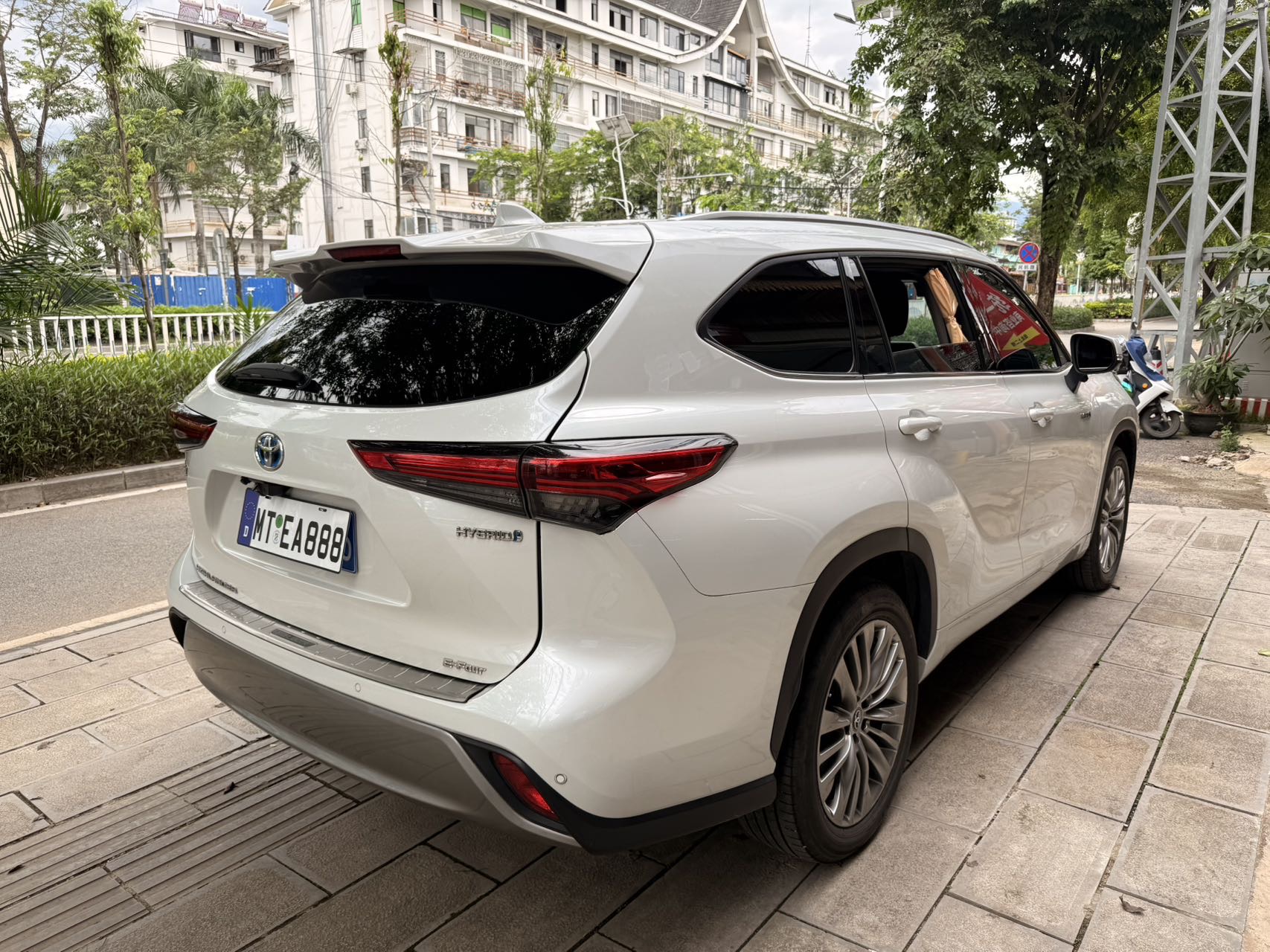 Toyota 2022 Highlander Hybrid 2.5 CVT 4WD Prestige 7-seater — 8