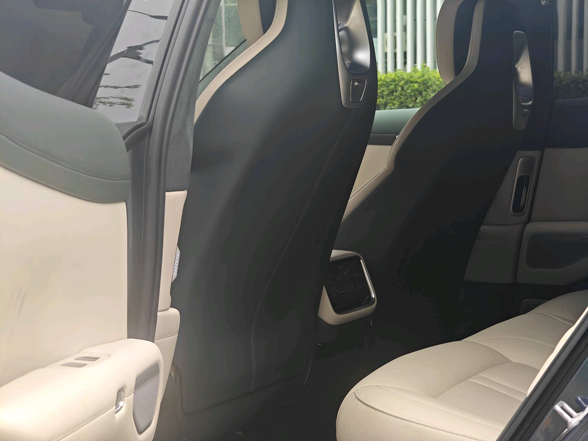 Xiaomi 2025 YU7 Max version with ultra-long range and high performance all-wheel drive — 6