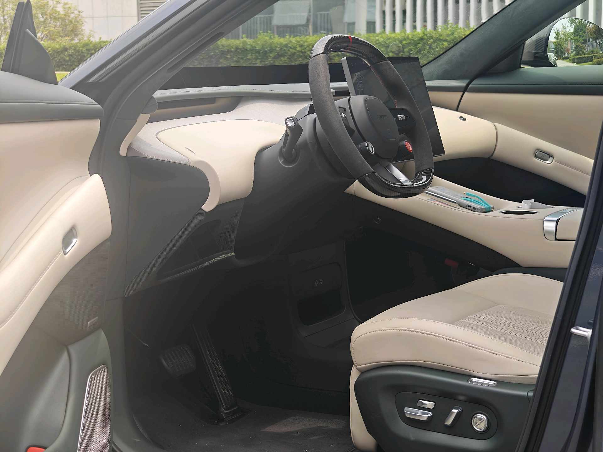 Xiaomi 2025 YU7 Max version with ultra-long range and high performance all-wheel drive — 7