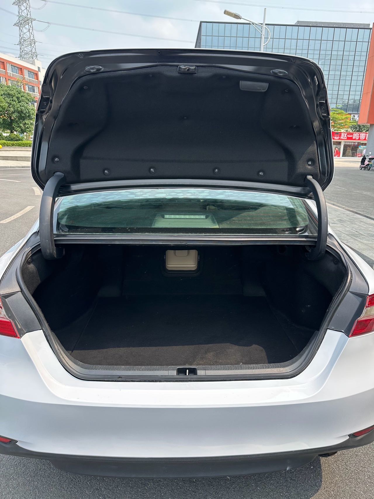 Toyota 2018 Camry 2.0E Elite Edition — 8