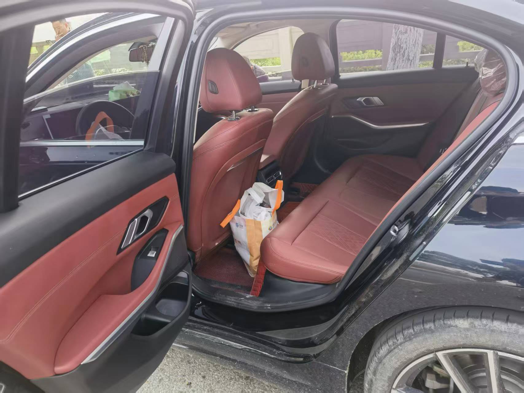 BMW 3 Series 2024 320i 2.0T M Sport Package — 6