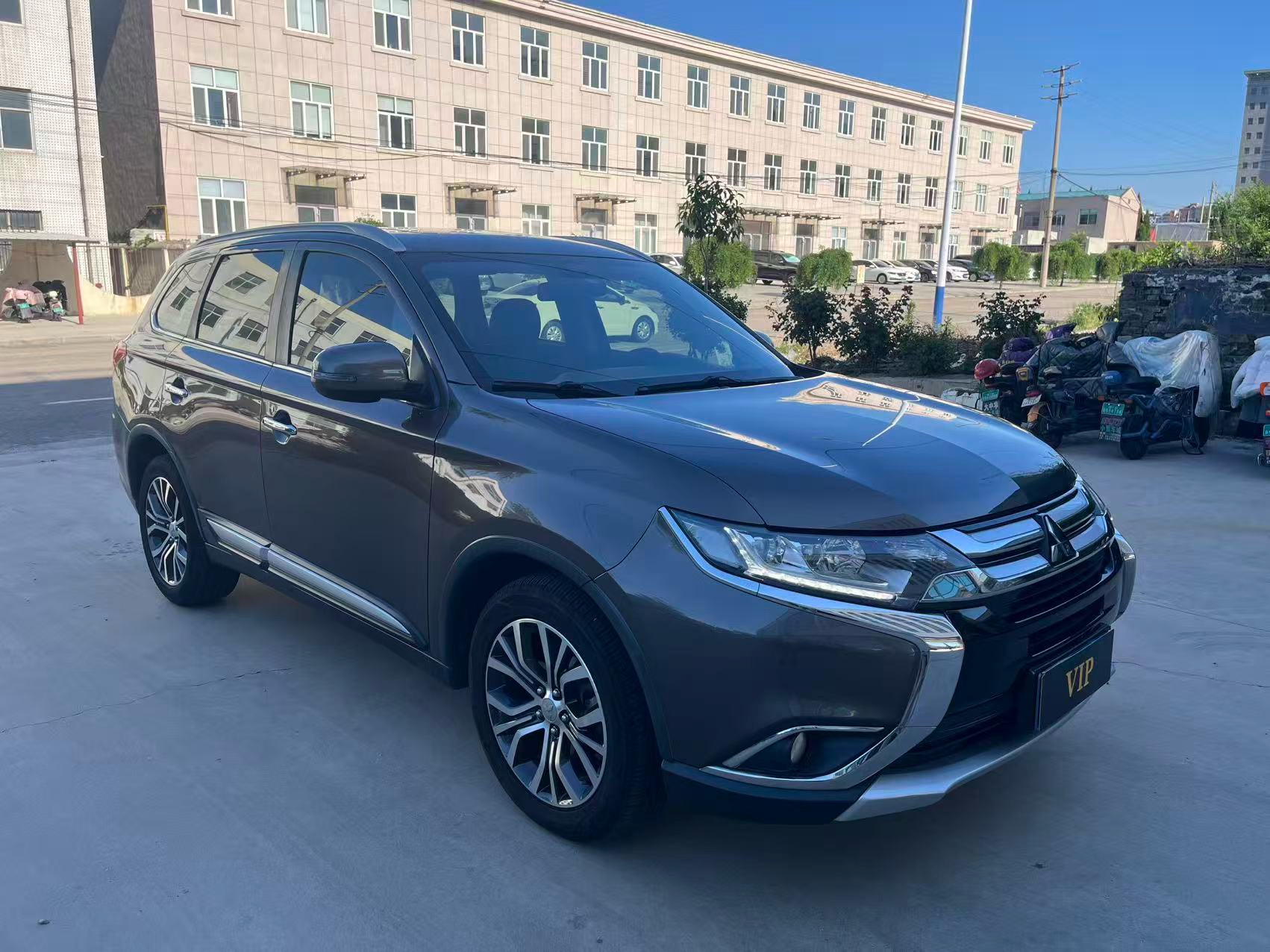 Mitsubishi 2018 Outlander 2.4 CVT 4WD Luxury 7-seater — 3