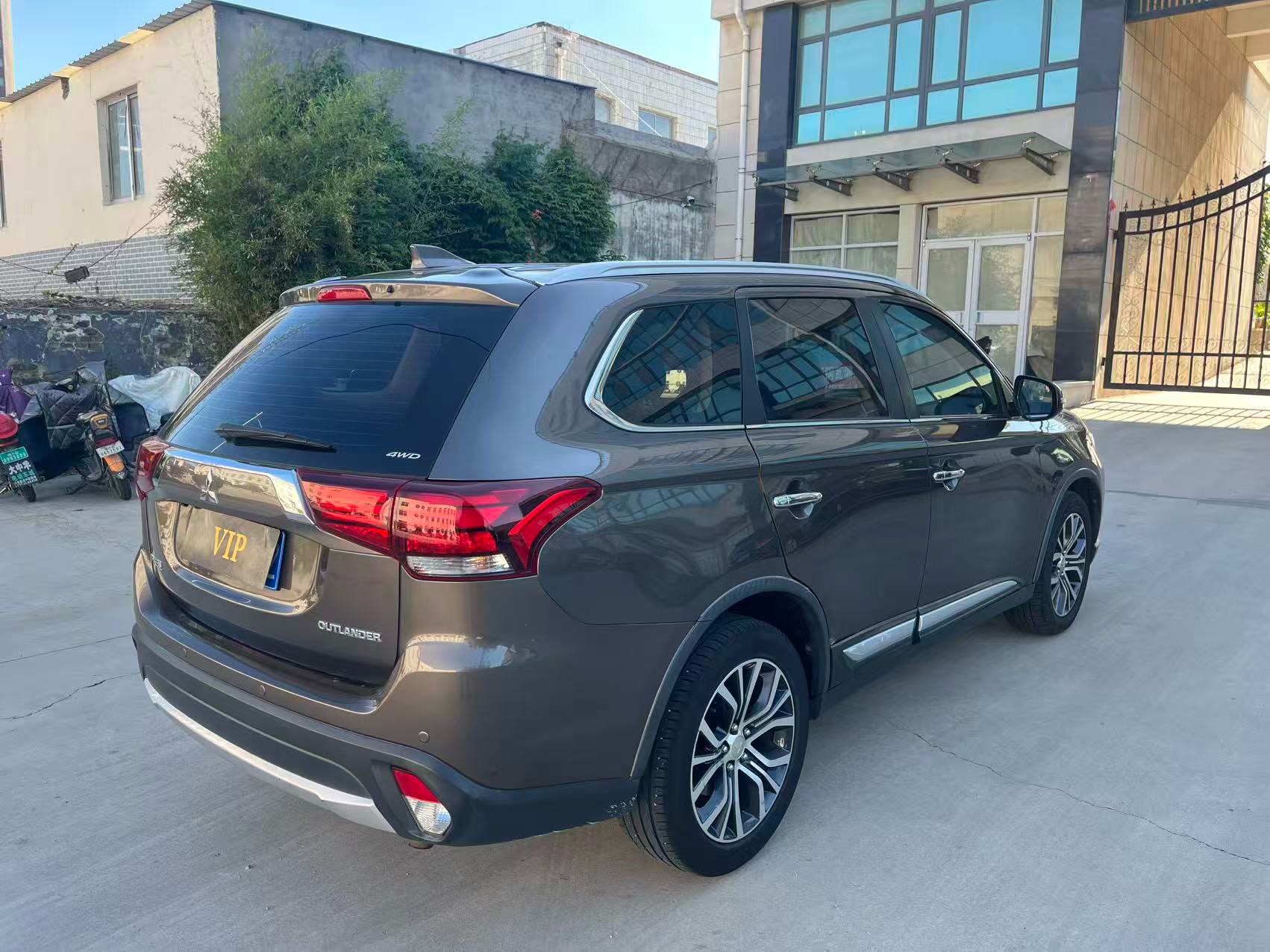 Mitsubishi 2018 Outlander 2.4 CVT 4WD Luxury 7-seater — 6