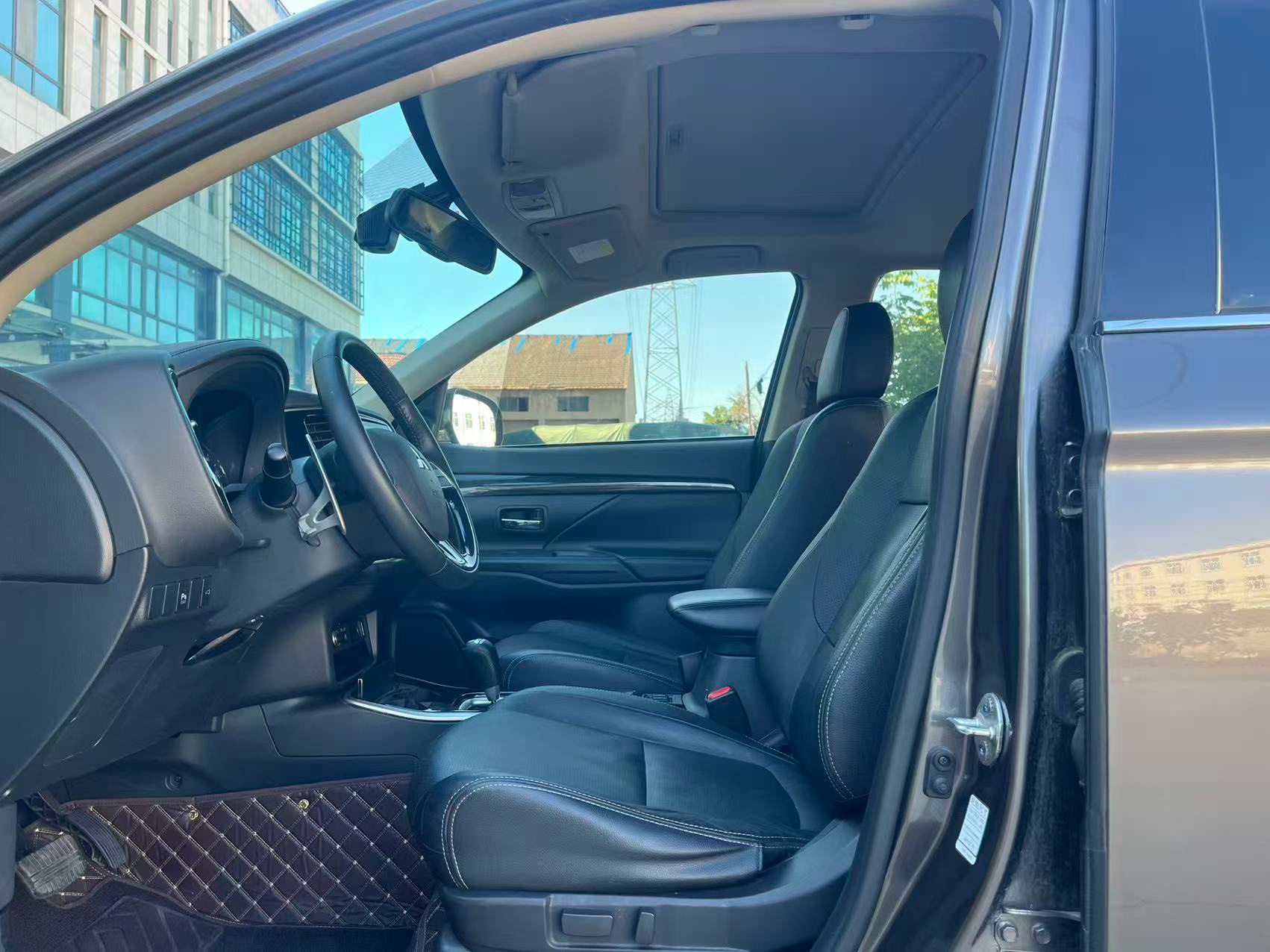Mitsubishi 2018 Outlander 2.4 CVT 4WD Luxury 7-seater — 7