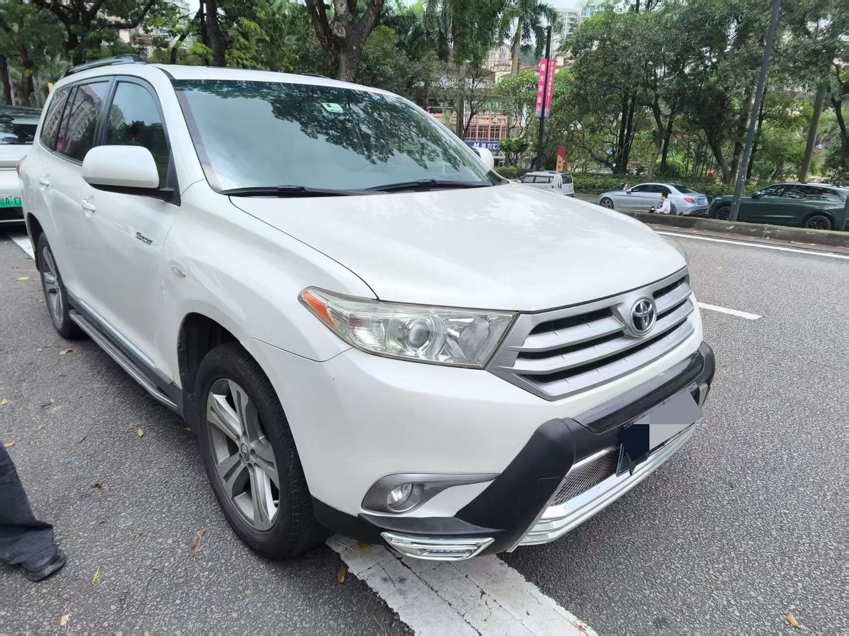 Toyota 2012 Highlander 2.7 2WD 7-seat Luxury Edition — 2