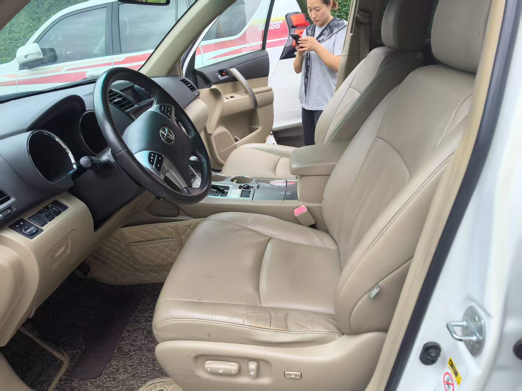 Toyota 2012 Highlander 2.7 2WD 7-seat Luxury Edition — 3