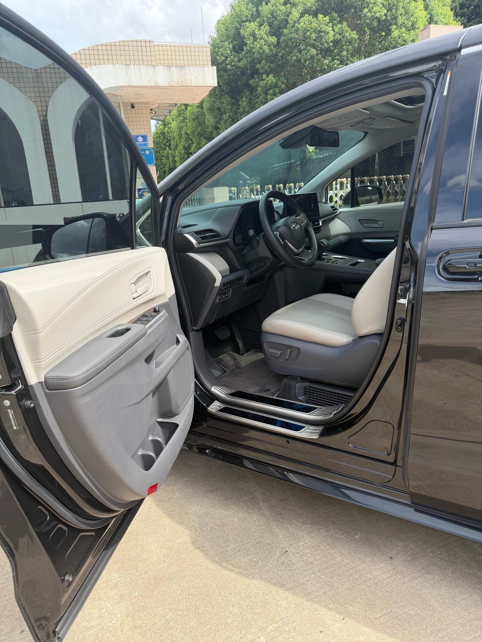 Toyota 2021 Sienna 2.5 CVT Comfort Edition — 4