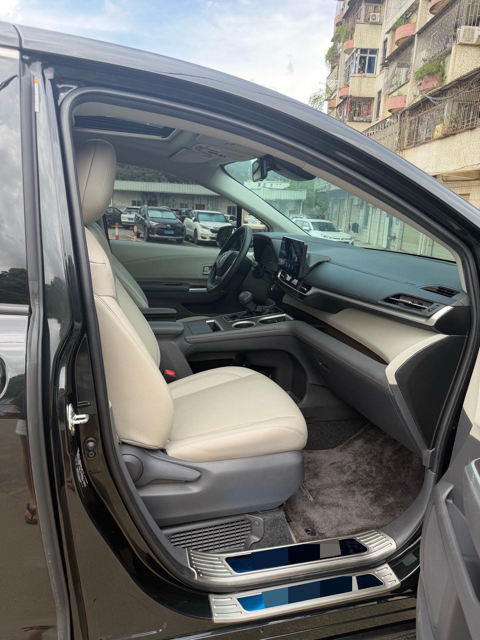 Toyota 2021 Sienna 2.5 CVT Comfort Edition — 6