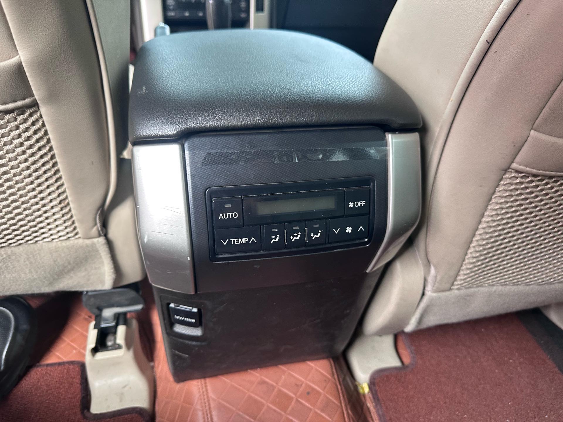 Toyota 2010 Prado 4.0 TX-L — 7