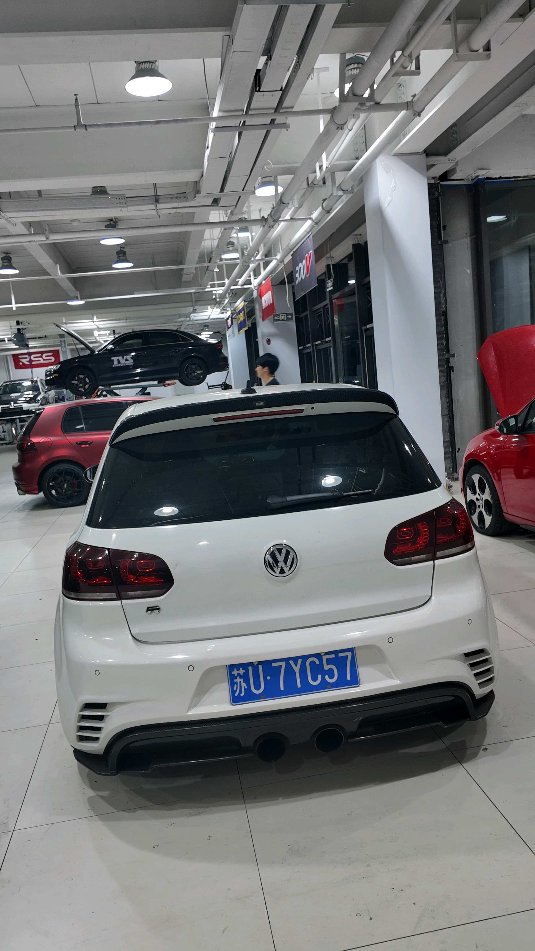 Volkswagen Golf (Imported) 2011 Golf R 2.0TSI — 3