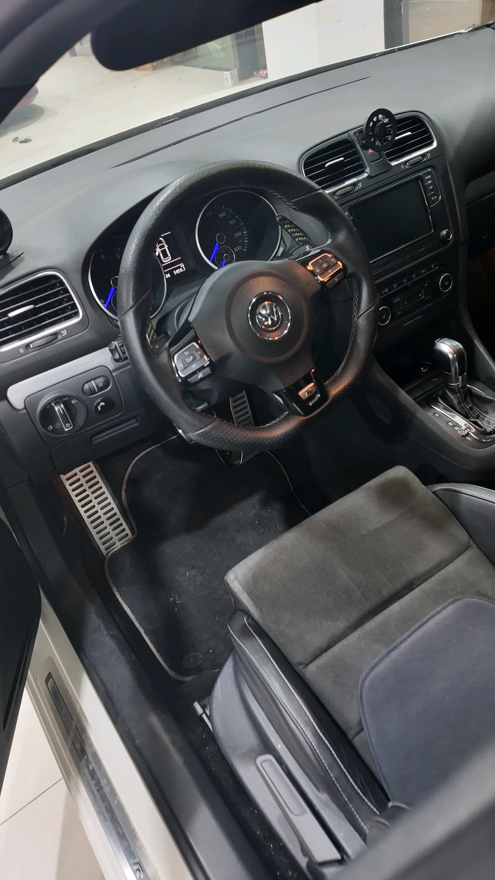 Volkswagen Golf (Imported) 2011 Golf R 2.0TSI — 6