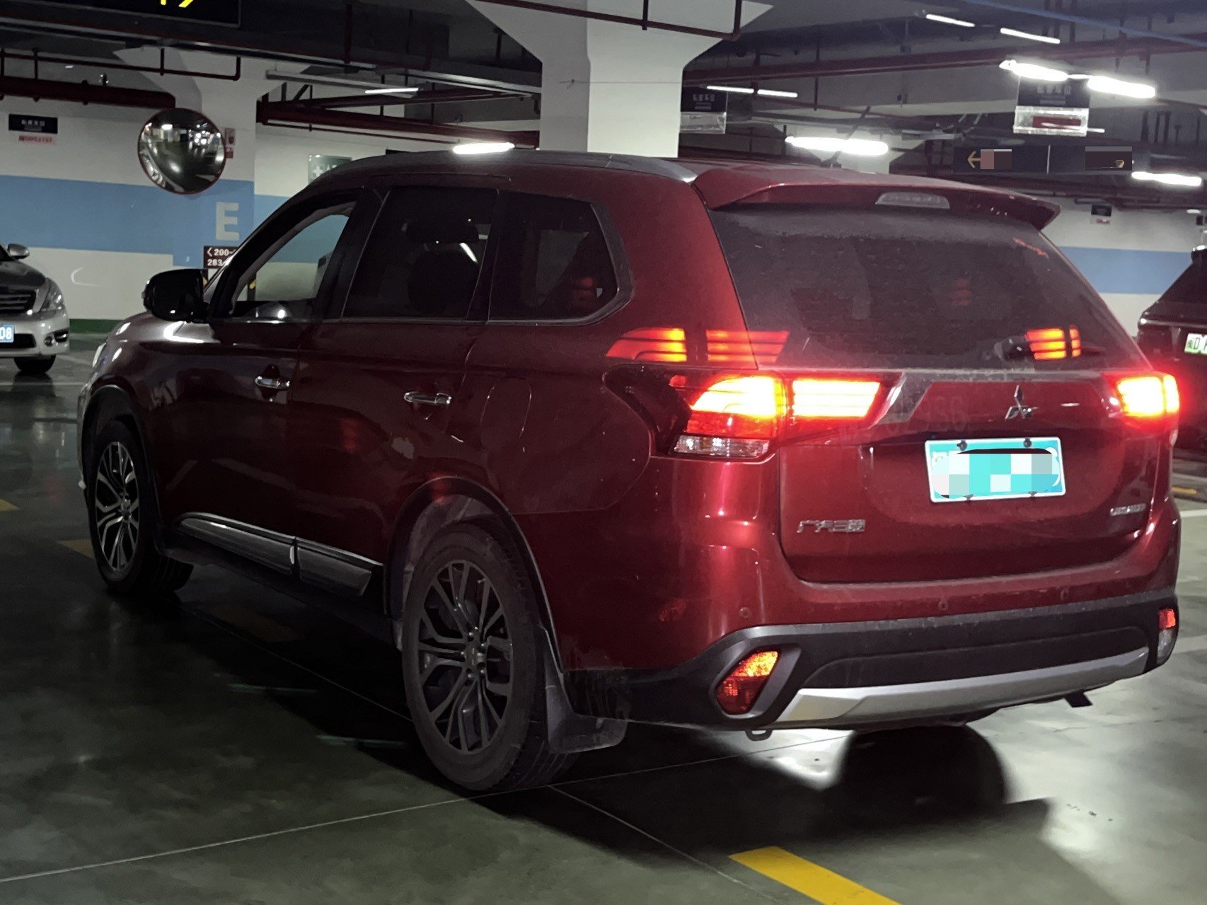 Mitsubishi 2016 Outlander 2.4 CVT 4WD Elite 5-seater — 7