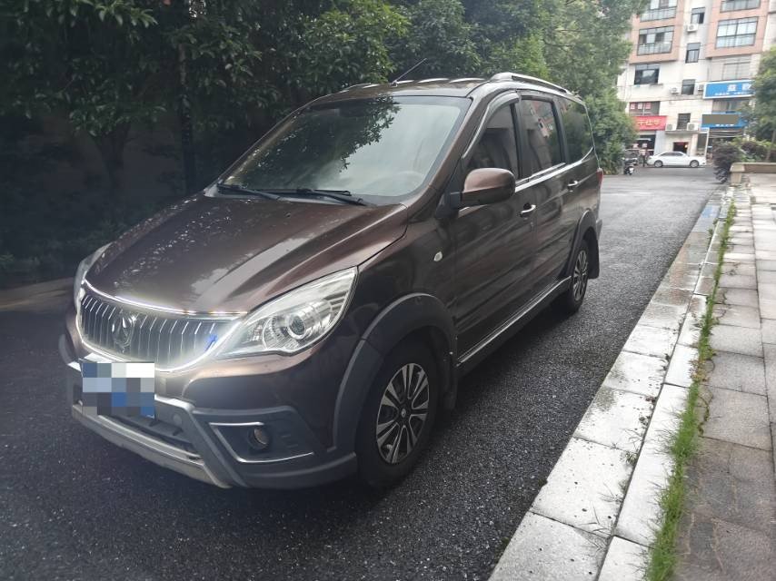 BAIC Weiwang 2014 M20 1.5 Base Model (7–8 seats) — photo 1