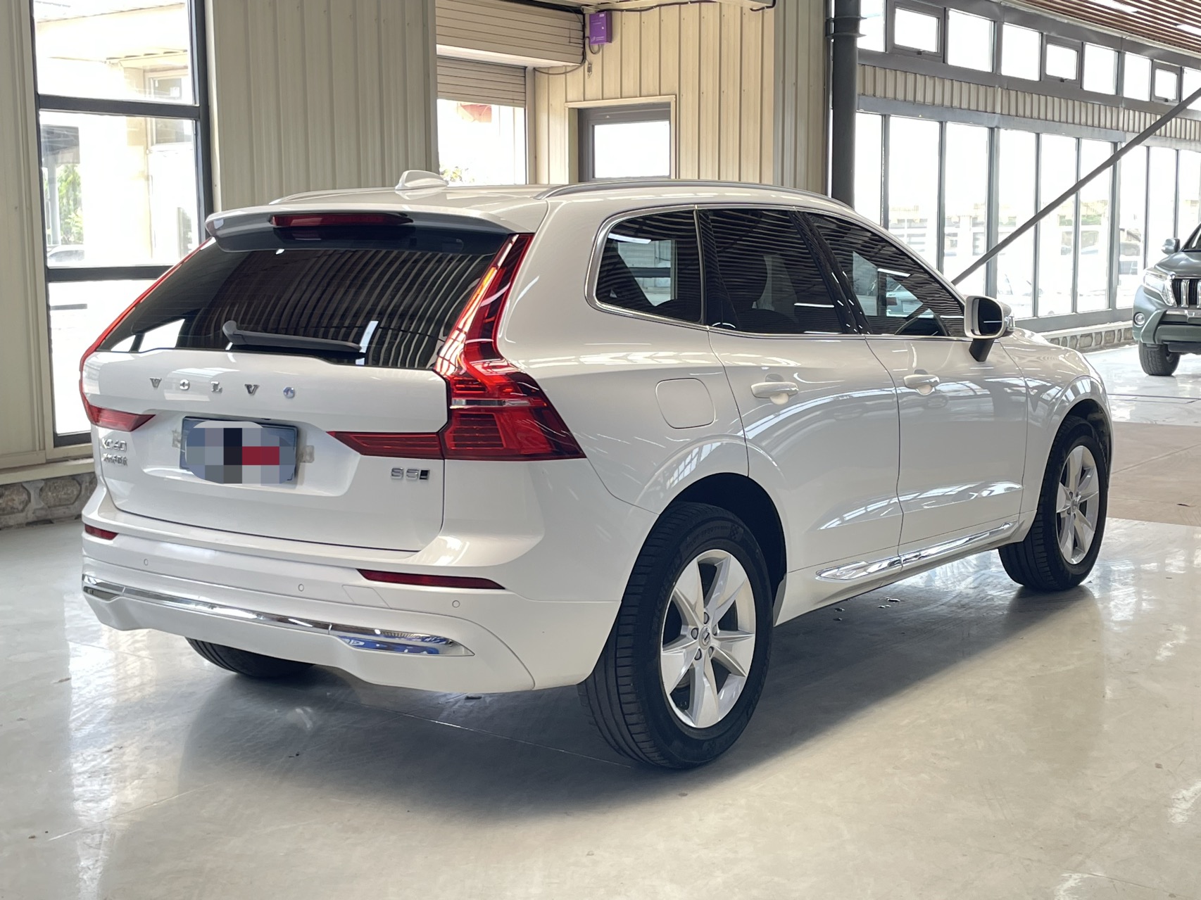 Volvo 2022 XC60 48V 2.0T B5 All-Wheel Drive Smart Luxury Edition — 4