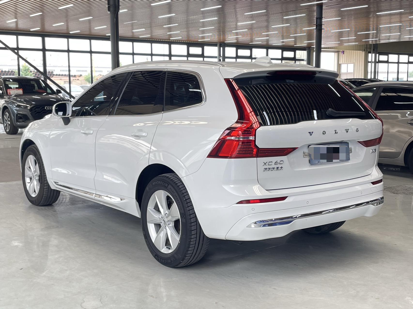 Volvo 2022 XC60 48V 2.0T B5 All-Wheel Drive Smart Luxury Edition — 9