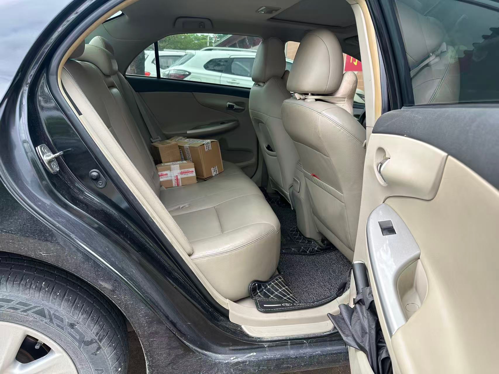 Toyota 2013 Corolla 1.6 GL Ultra-Cool Special Edition — 4