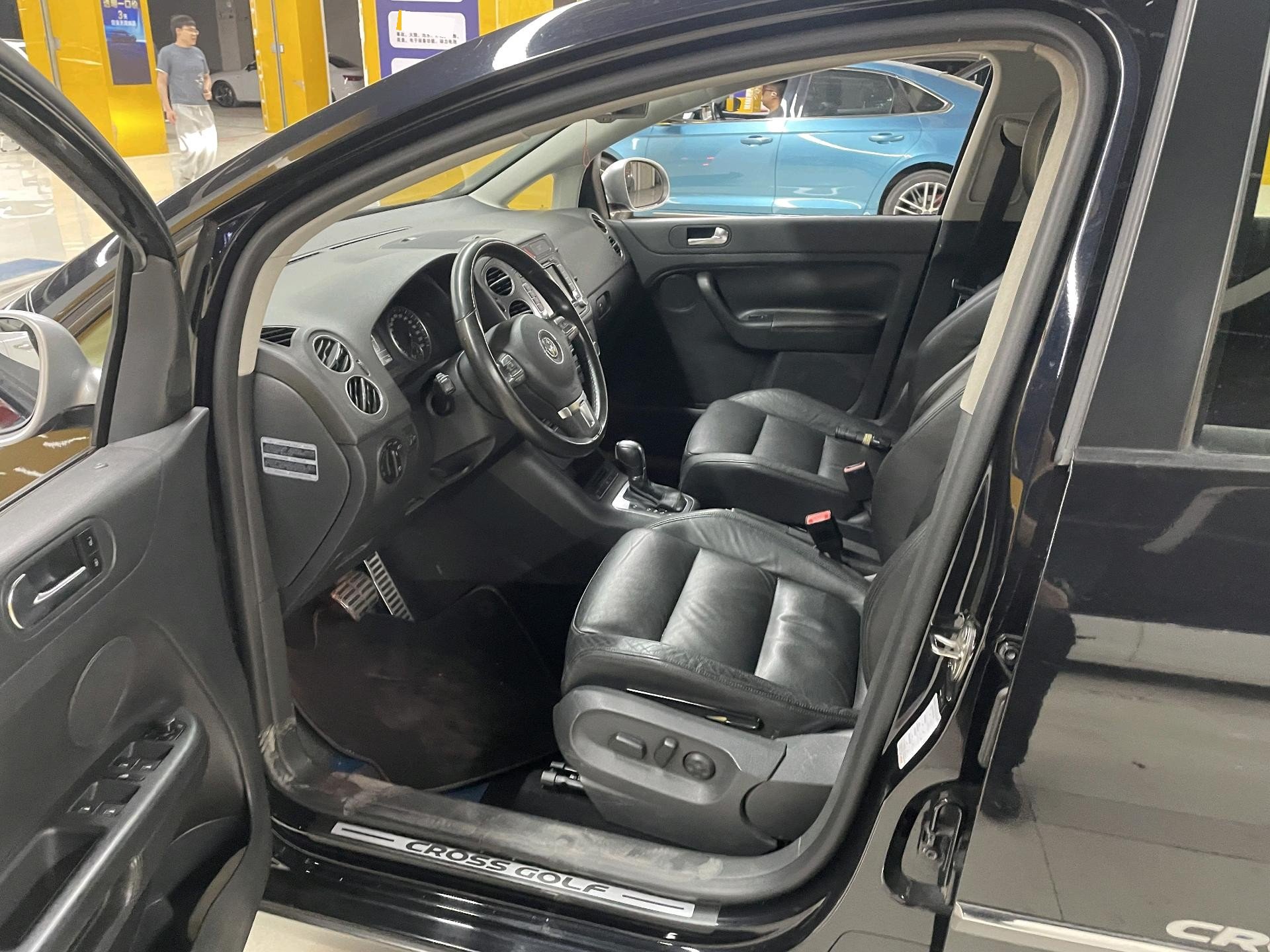 Volkswagen Golf (Imported) 2011 Cross Golf 1.4TSI — 2