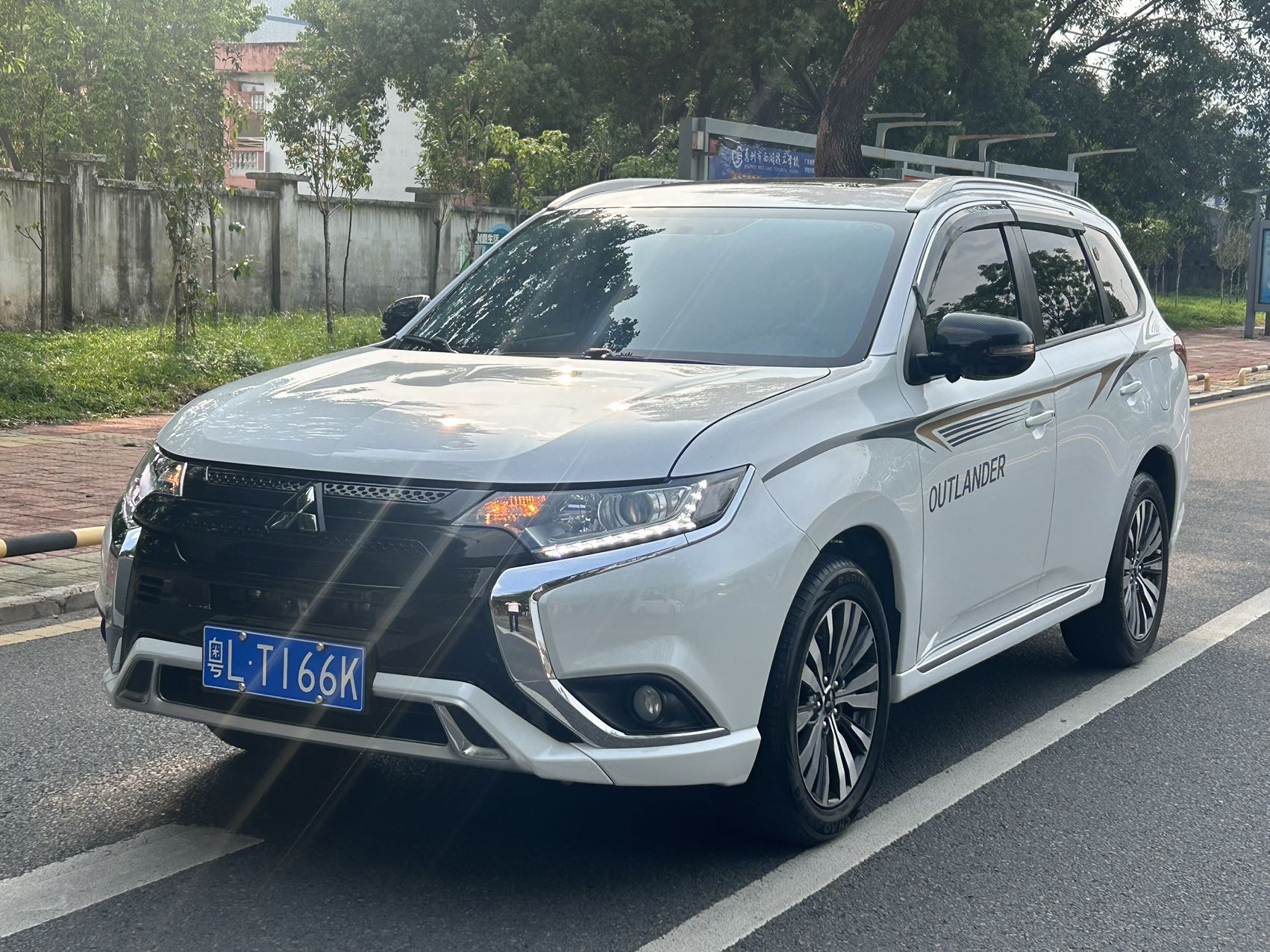 Mitsubishi 2021 Outlander 2.0 CVT 2WD Enjoyment 7-seater — photo 1