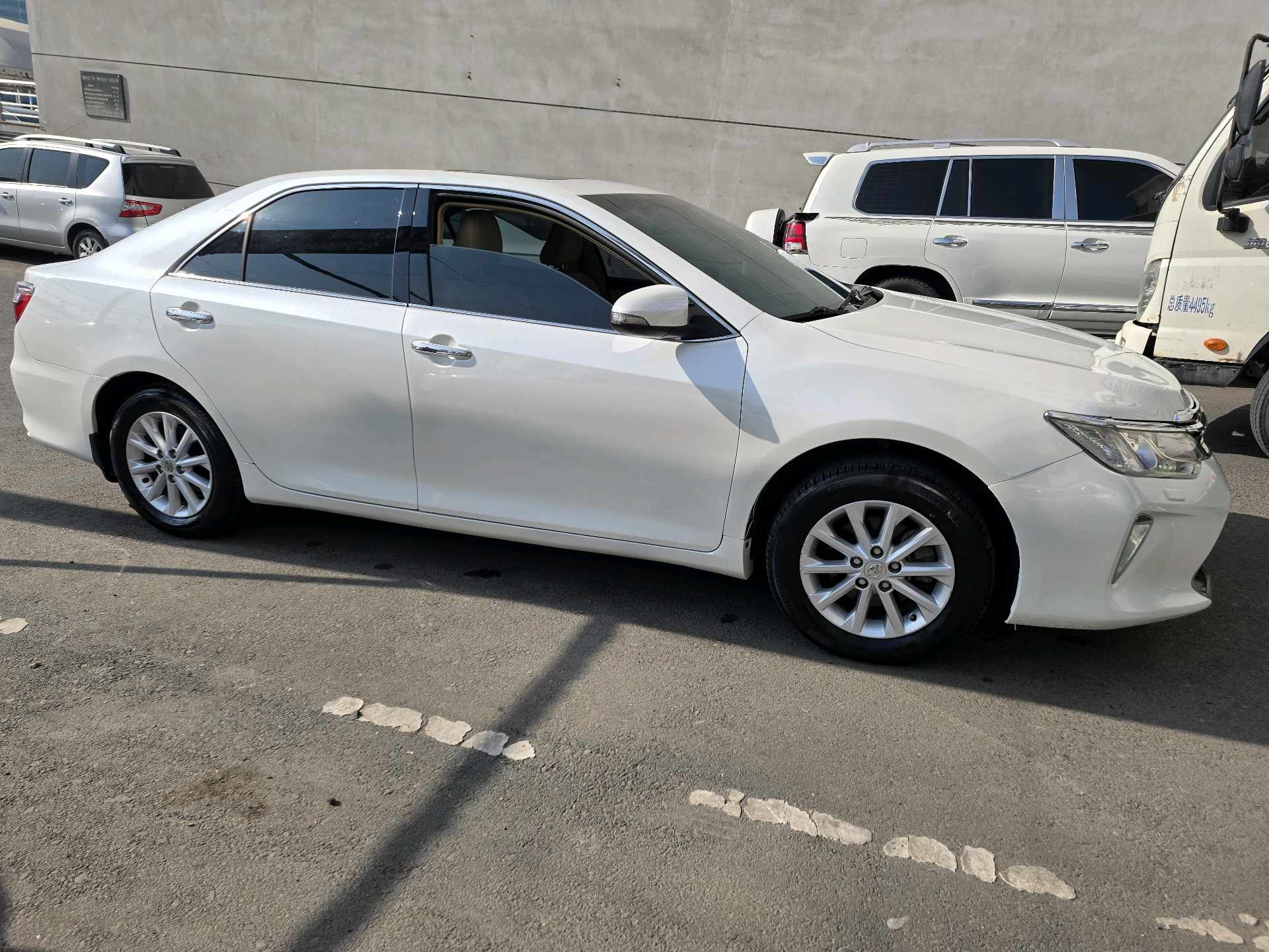 Toyota 2016 Camry Hybrid 2.5HQ CVT 10th Anniversary Flagship Edition — 2