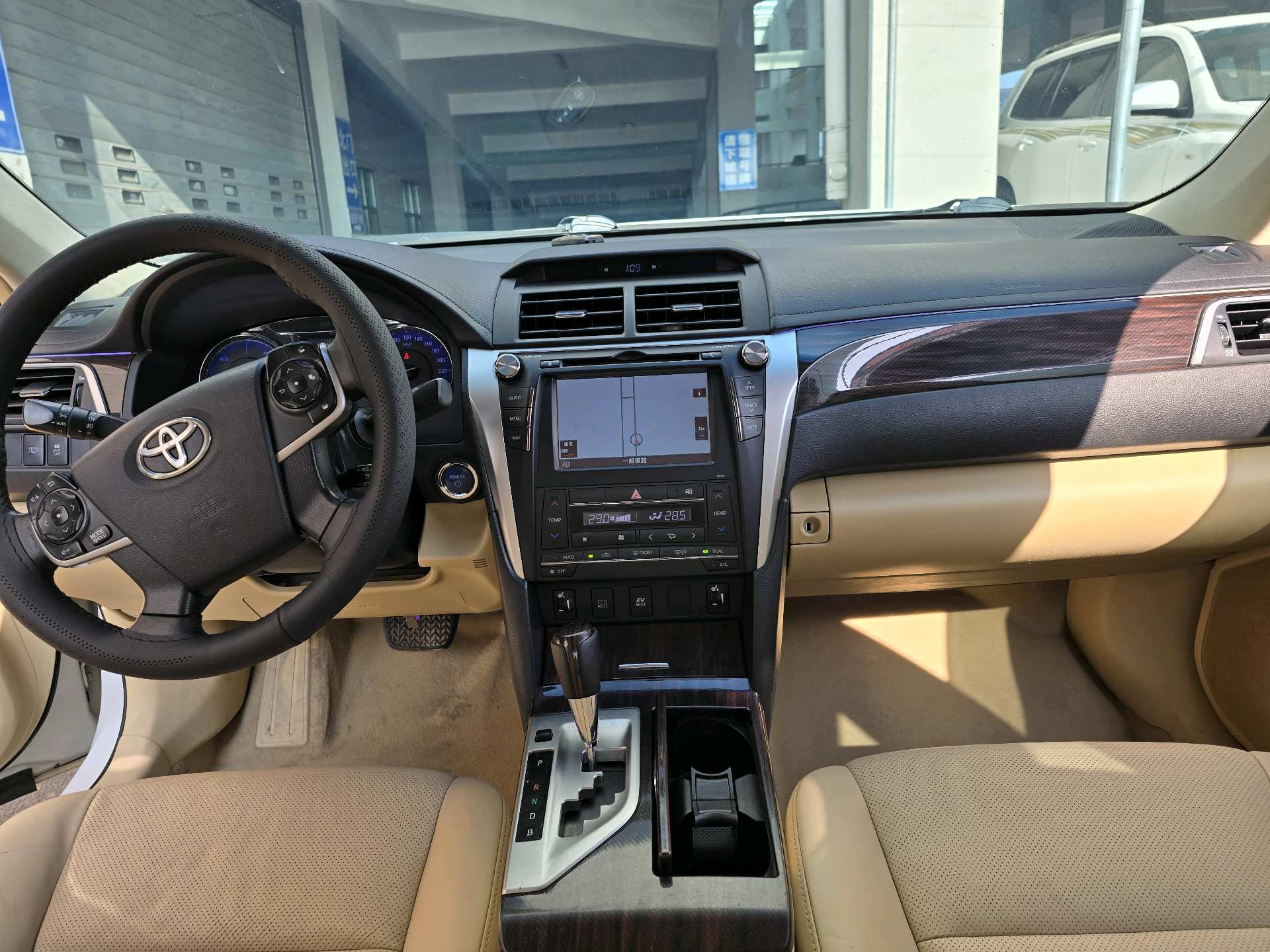 Toyota 2016 Camry Hybrid 2.5HQ CVT 10th Anniversary Flagship Edition — 9