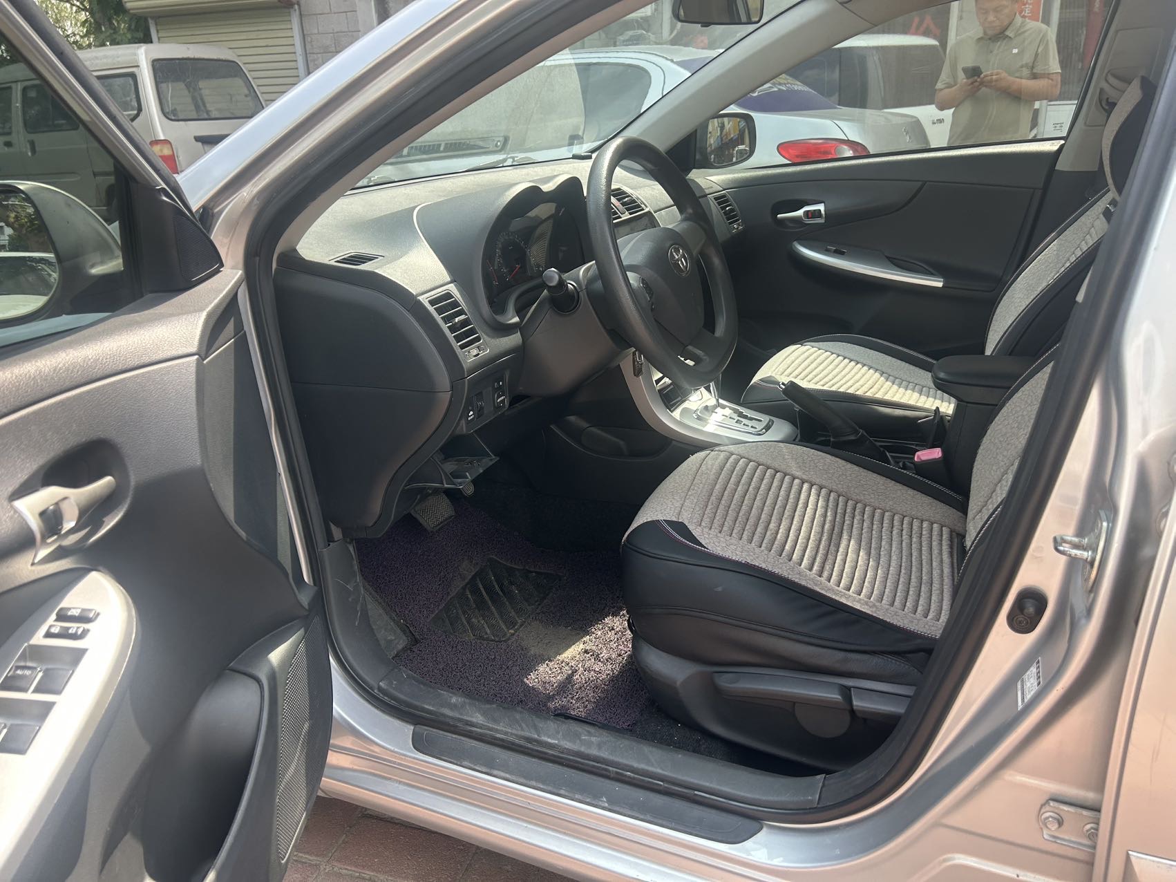 Toyota 2013 Corolla 1.6 GL Ultra-Cool Special Edition — 8
