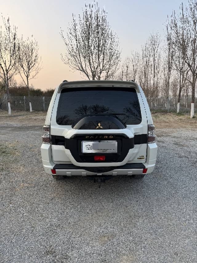 Mitsubishi Pajero (Imported) 2020 Pajero 3.0 Collector’s Edition Prestige Off-Road Edition — 5