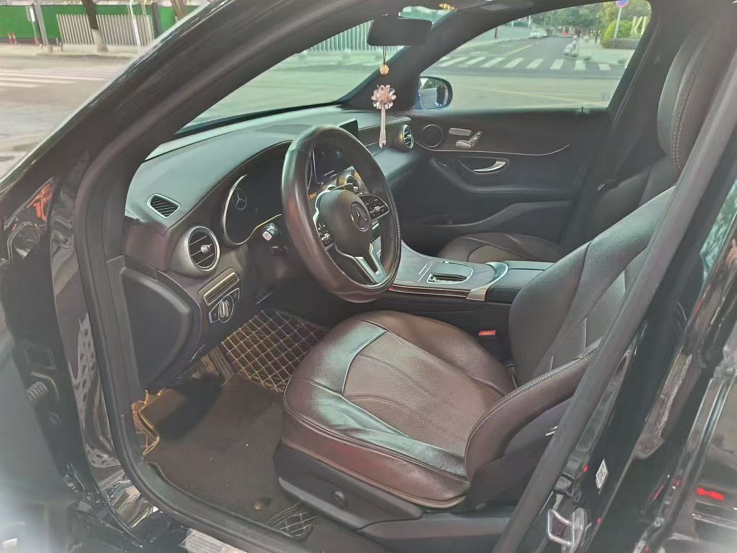 Mercedes-Benz 2022 GLC 300 L 4MATIC 2.0T AMG Line Model (Refreshed) — 4