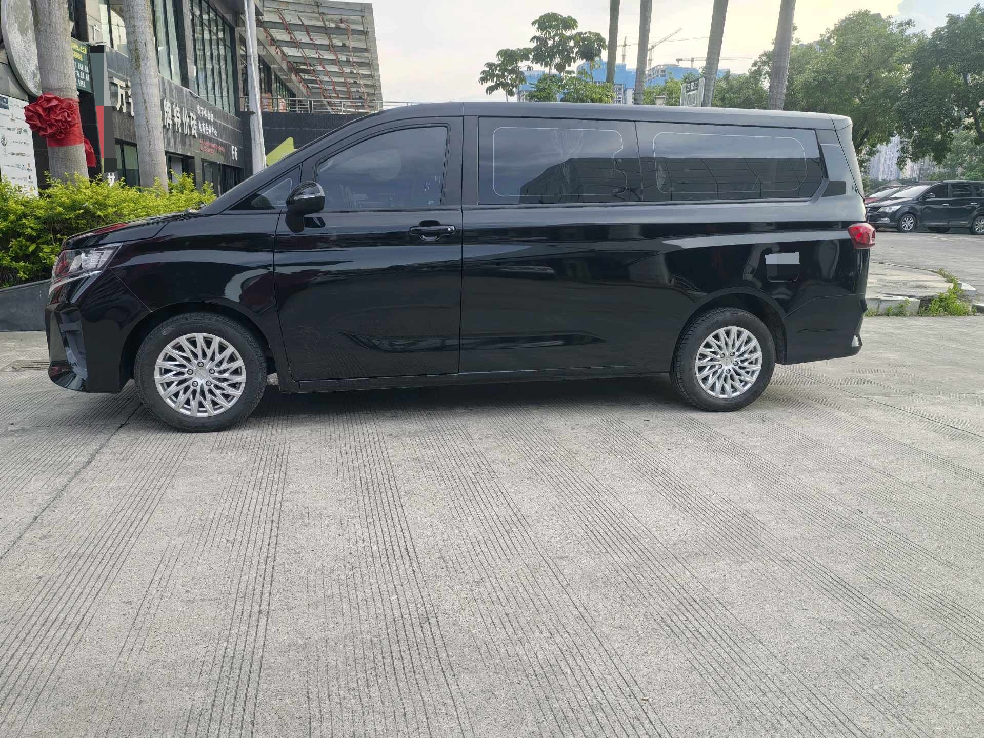 BAIC 2023 Wangpai M7 2.0 Long Wheelbase Business 7-Seater — 2