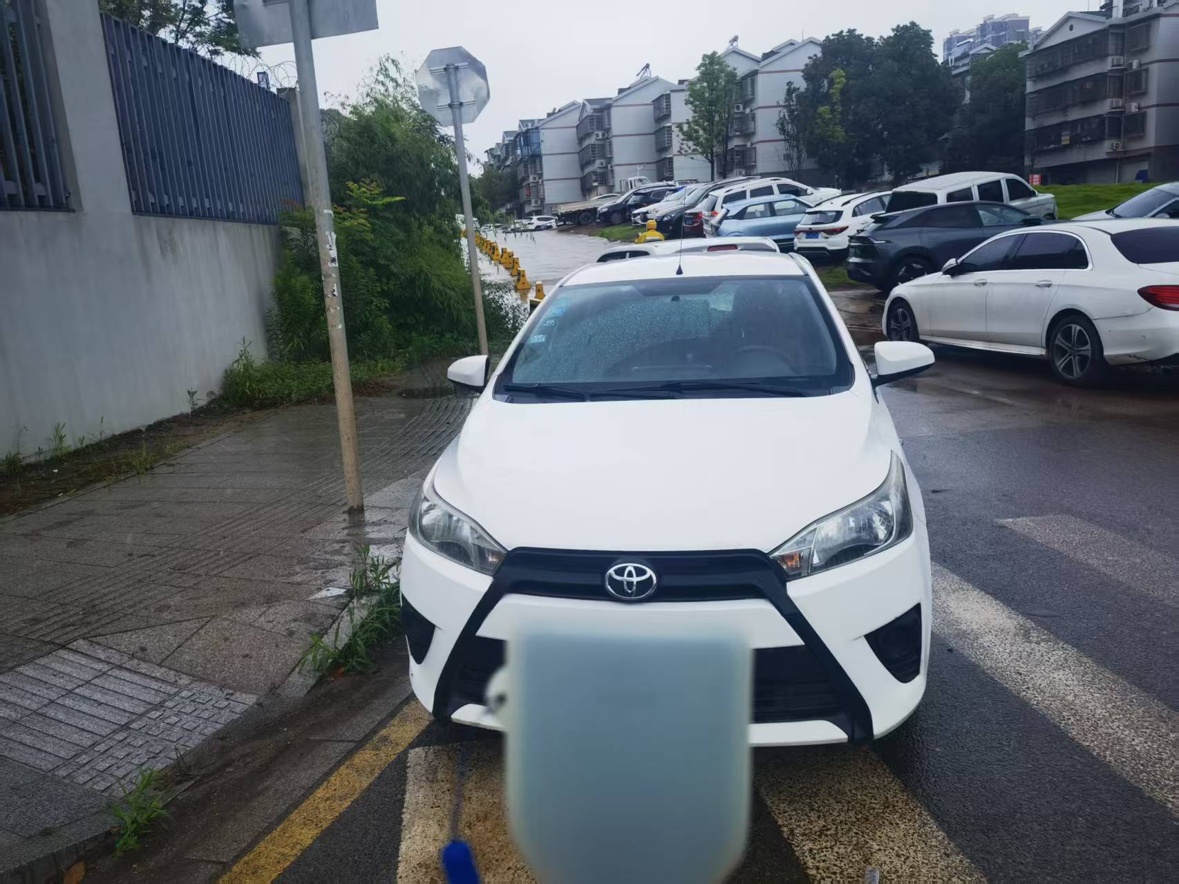 Toyota Yaris 2014 YARiS L IZOA 1.3E Dynamic Edition — 2