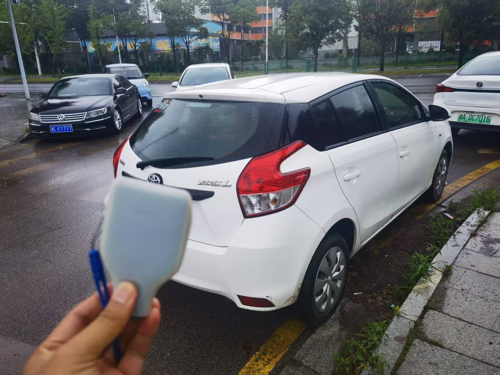 Toyota Yaris 2014 YARiS L IZOA 1.3E Dynamic Edition — 3
