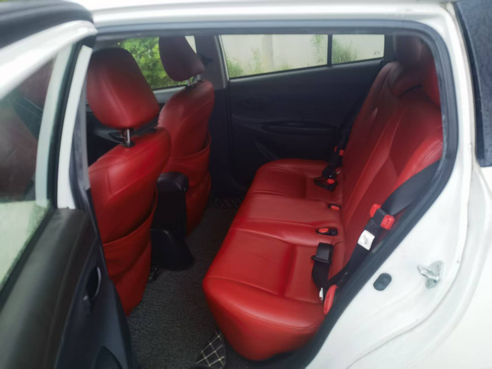 Toyota Yaris 2014 YARiS L IZOA 1.3E Dynamic Edition — 4