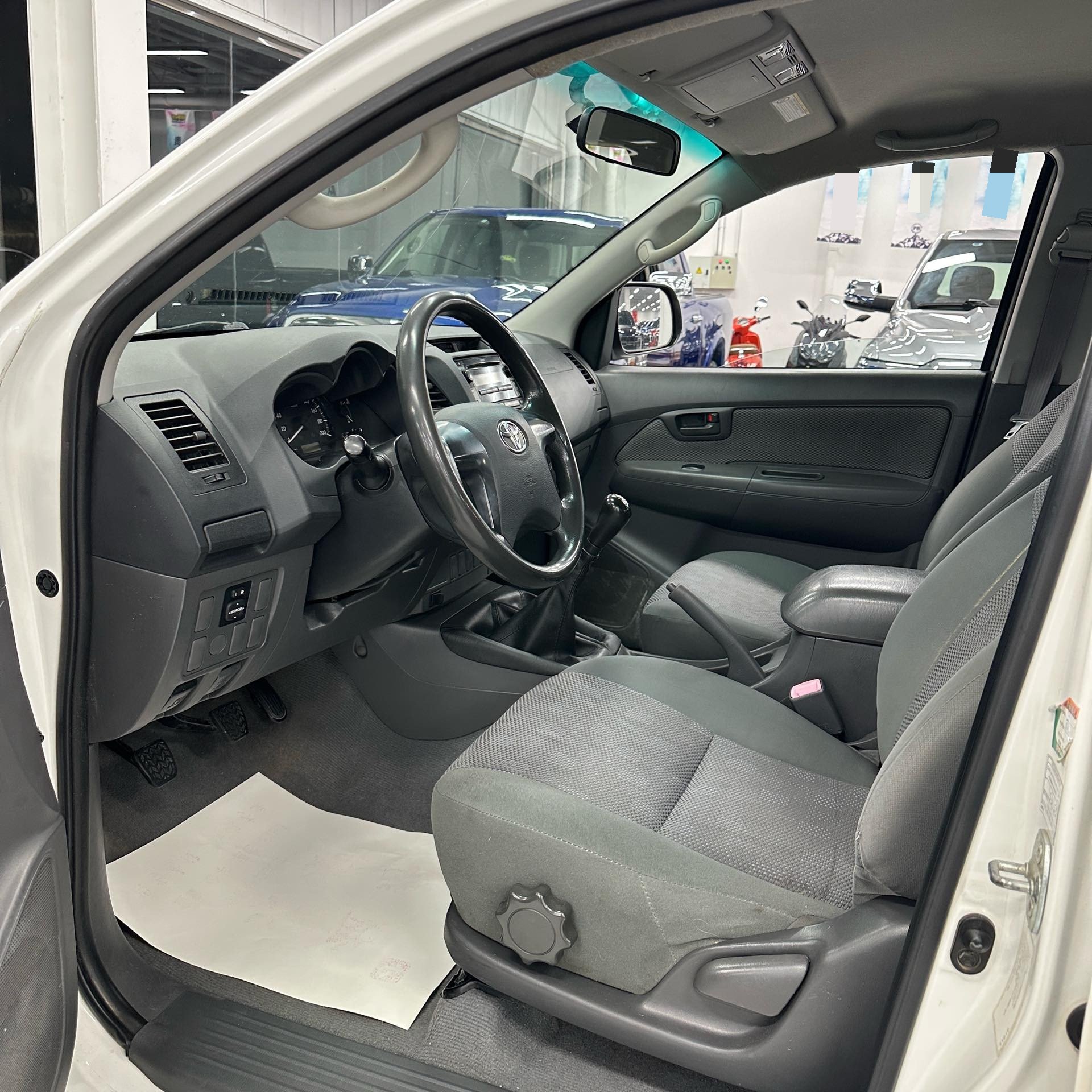 Toyota Hilux (Imported) 2012 Hilux 3.0T — 5