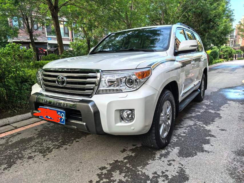 Toyota Land Cruiser (Imported) 2012 Land Cruiser 4.6 VX-R