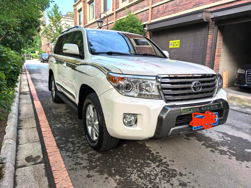 Toyota Land Cruiser (Imported) 2012 Land Cruiser 4.6 VX-R — 2