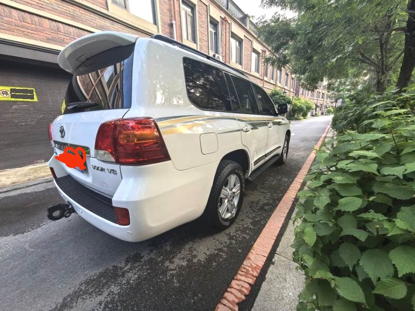 Toyota Land Cruiser (Imported) 2012 Land Cruiser 4.6 VX-R — 3