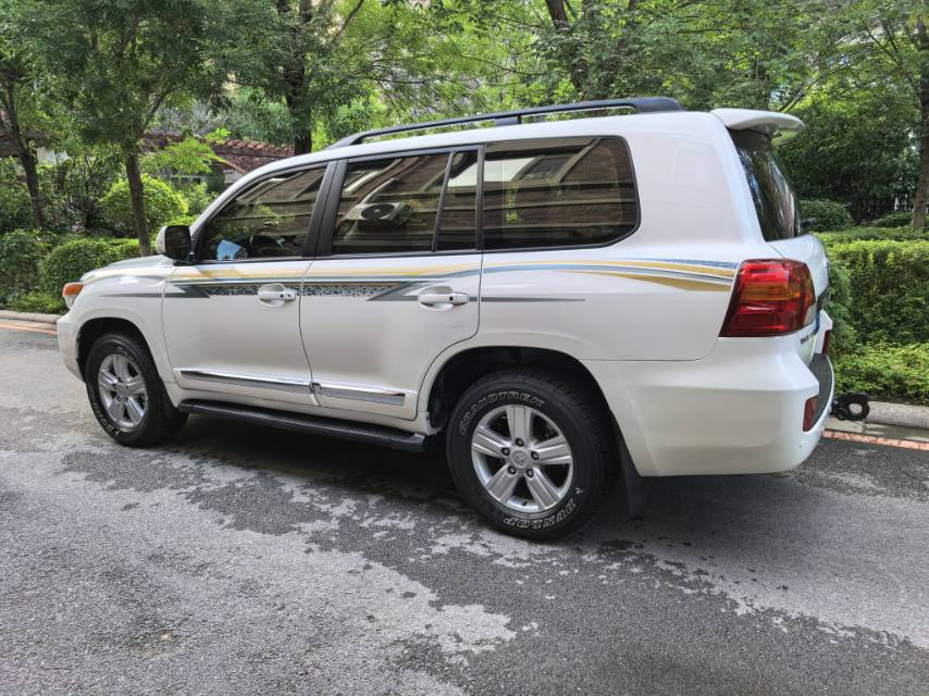 Toyota Land Cruiser (Imported) 2012 Land Cruiser 4.6 VX-R — 4