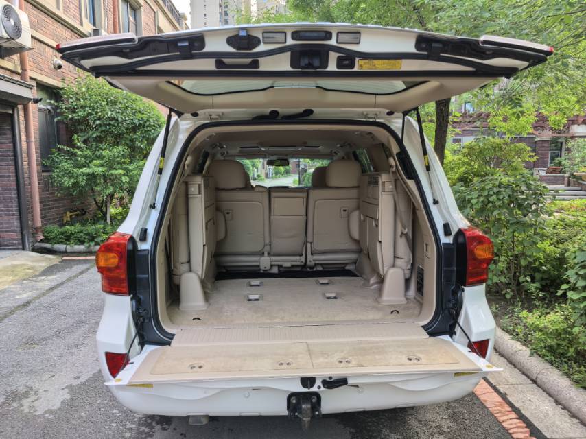 Toyota Land Cruiser (Imported) 2012 Land Cruiser 4.6 VX-R — 5