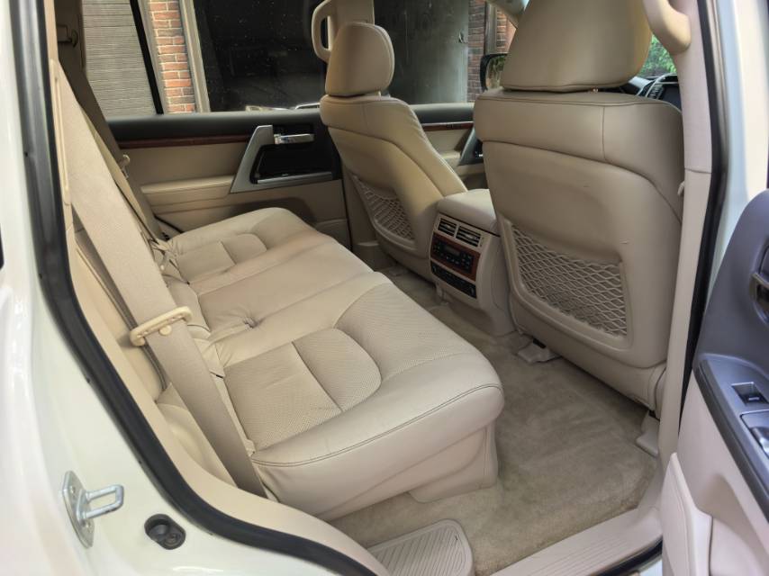 Toyota Land Cruiser (Imported) 2012 Land Cruiser 4.6 VX-R — 6