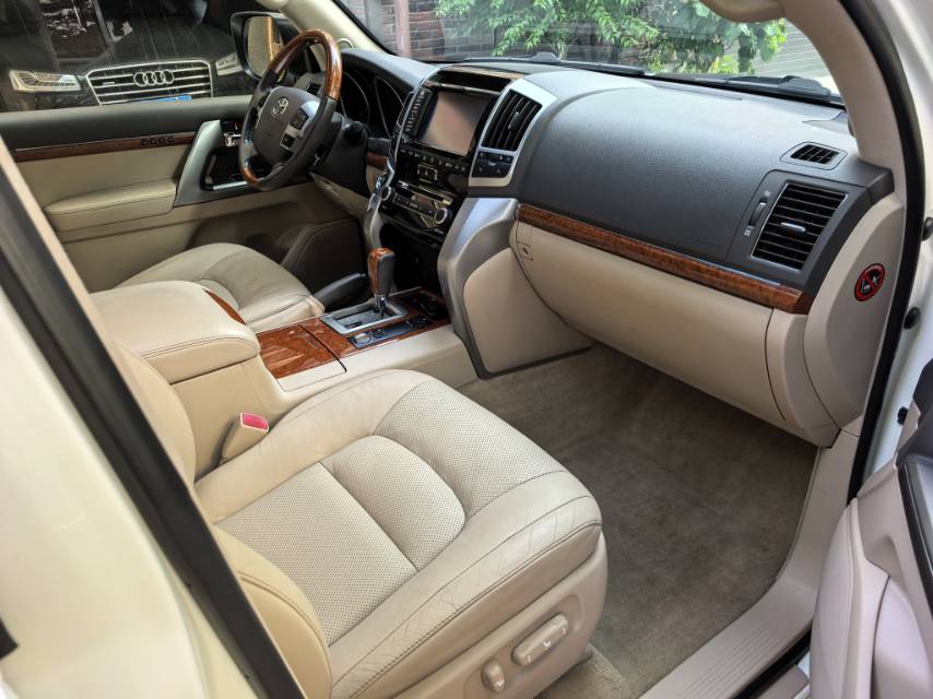 Toyota Land Cruiser (Imported) 2012 Land Cruiser 4.6 VX-R — 7