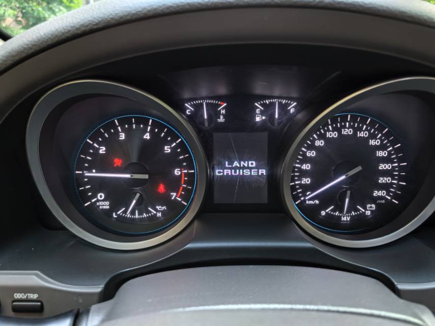 Toyota Land Cruiser (Imported) 2012 Land Cruiser 4.6 VX-R — 9