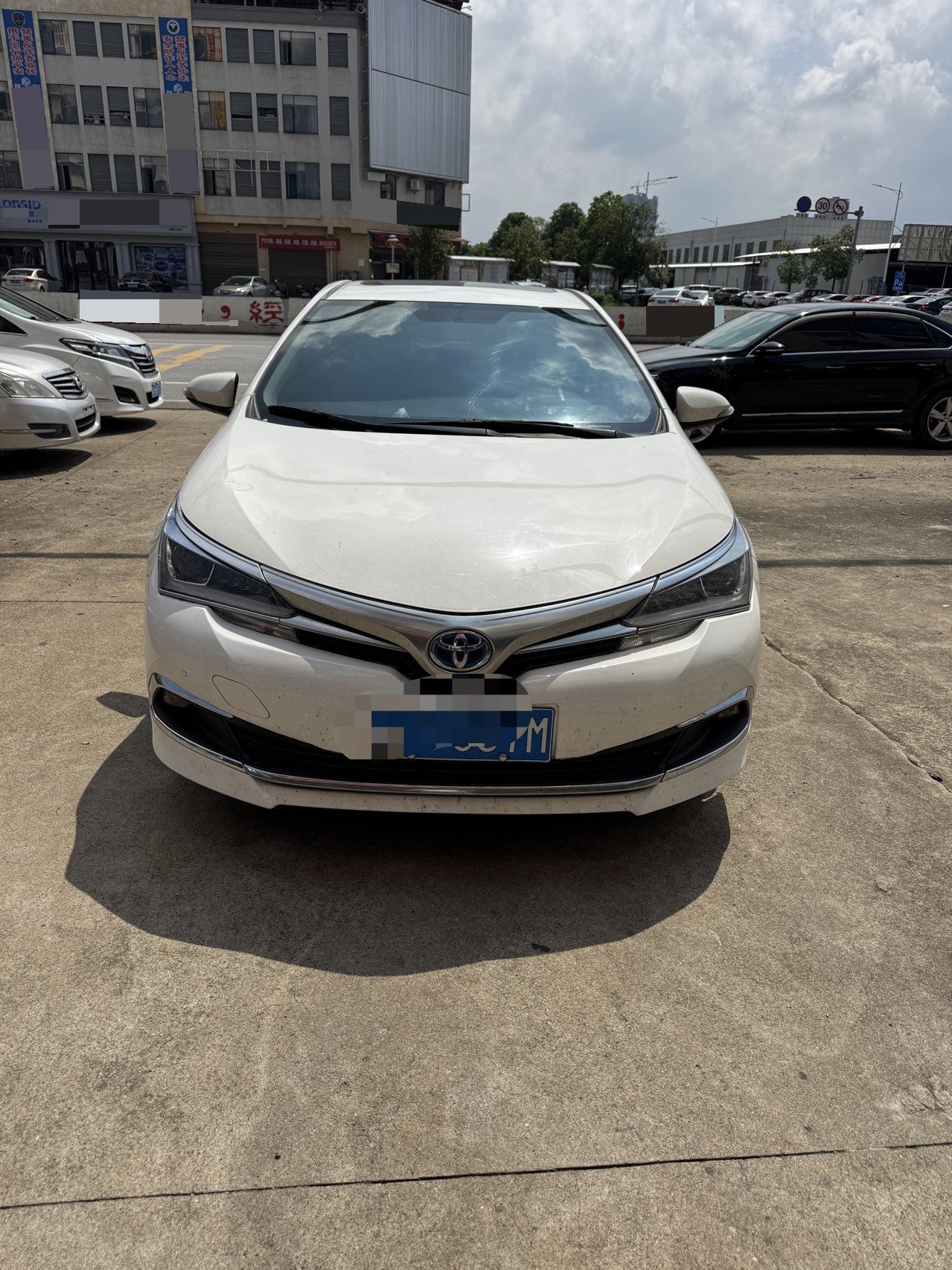 Toyota 2017 Corolla Hybrid 1.8 CVT Leading Edition — 2