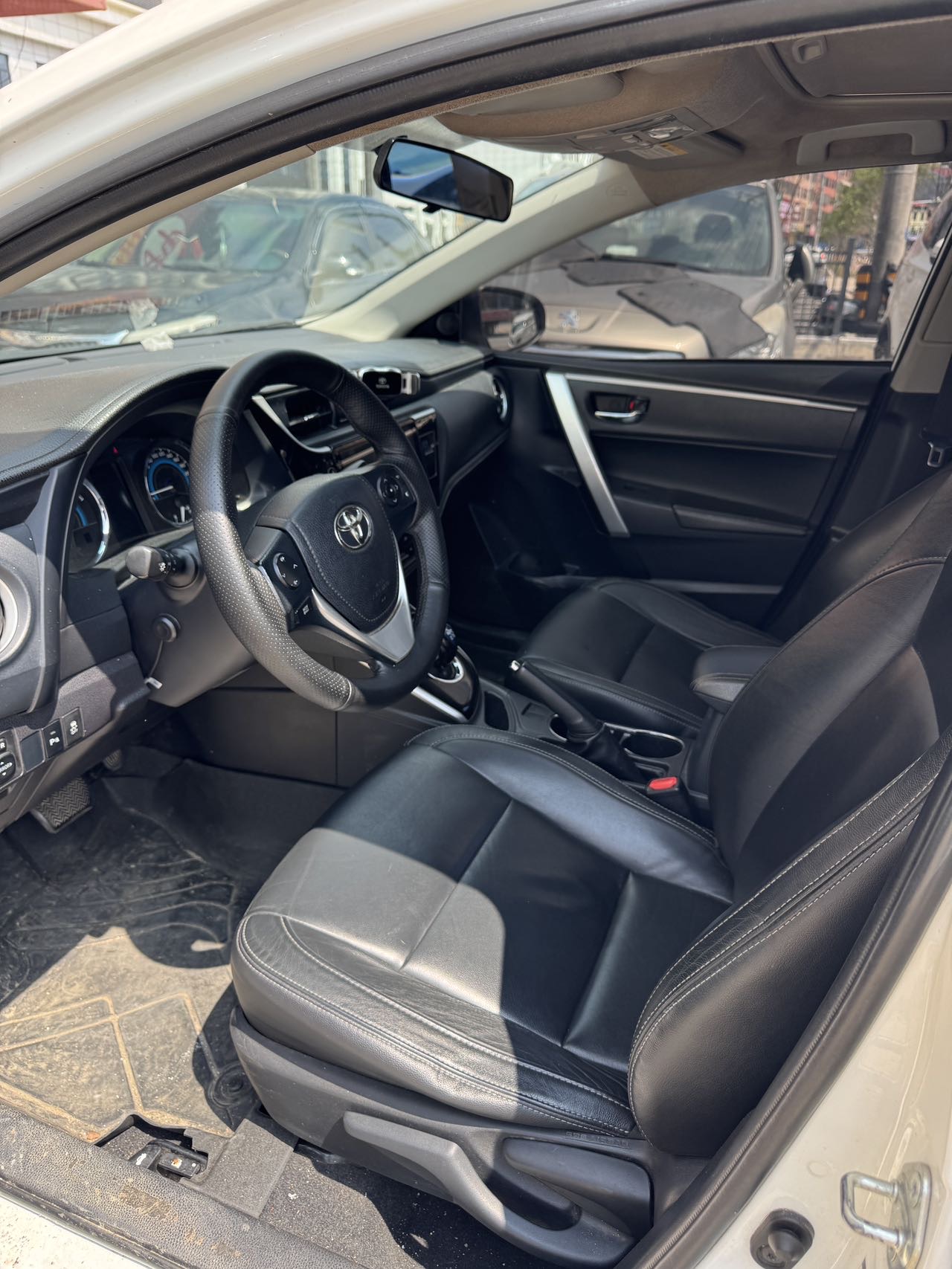 Toyota 2017 Corolla Hybrid 1.8 CVT Leading Edition — 3